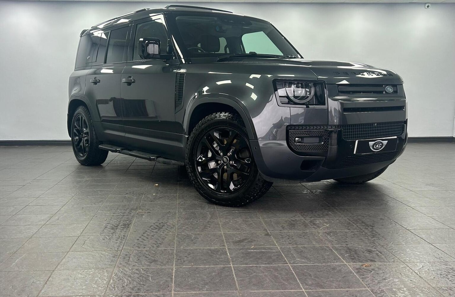 Used Land Rover Defender 2021 for sale - 76986817: Photo 5