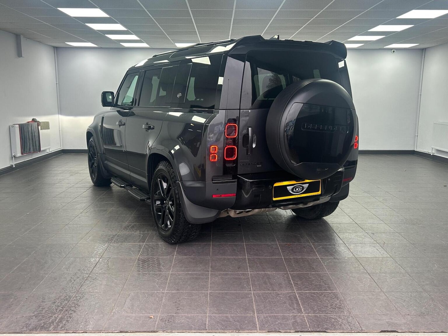 Used Land Rover Defender 2021 for sale - 76986817: Photo 6