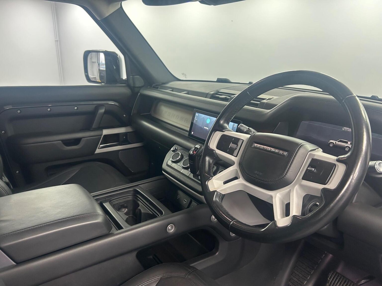 Used Land Rover Defender 2021 for sale - 76986817: Photo 8