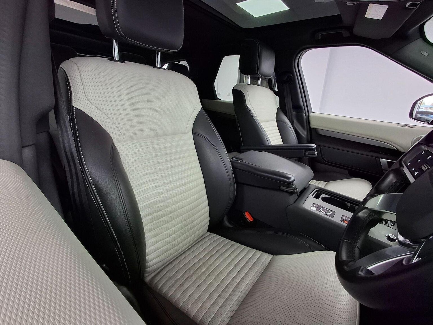 Used Land Rover Discovery 2021 for sale - 76305520: Photo 4