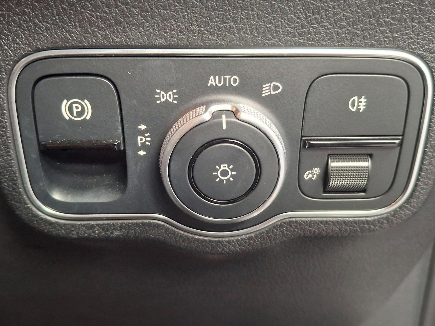 Used Mercedes-Benz GLB 2022 for sale - 76799143: Photo 38