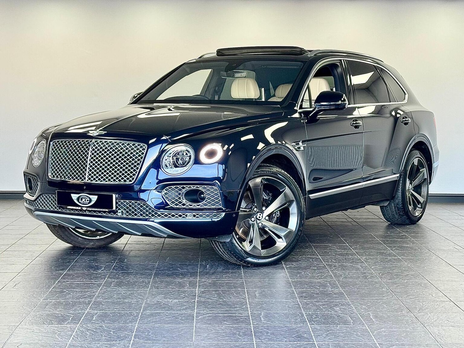 Used Bentley Bentayga 2018 for sale - 77342578: Photo 1