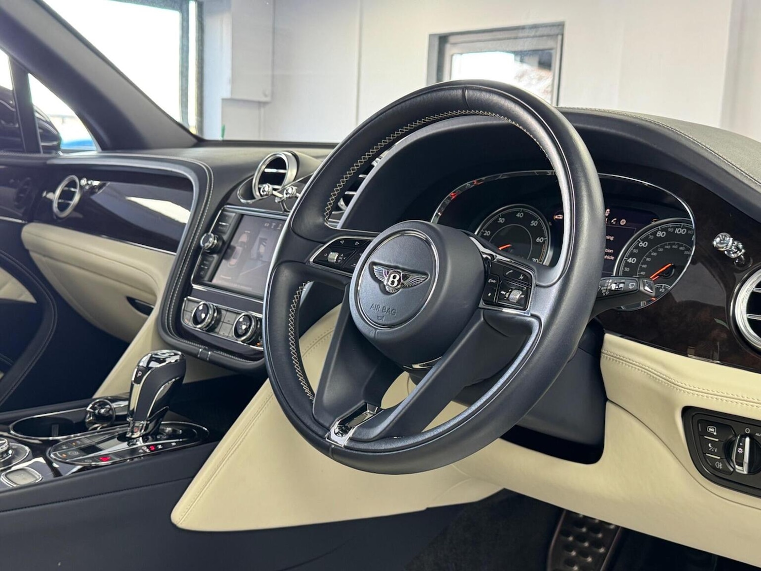 Used Bentley Bentayga 2018 for sale - 77342578: Photo 47