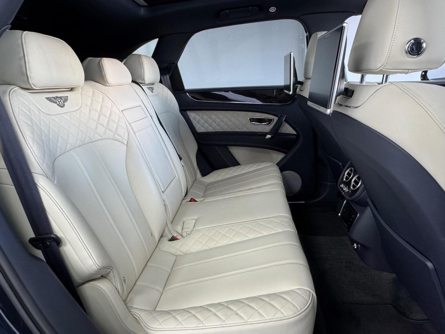 Used Bentley Bentayga 2018 for sale - 77342578: Photo 54