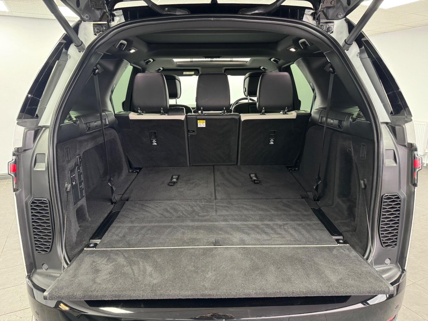 Used Land Rover Discovery 2021 for sale - 76769434: Photo 44