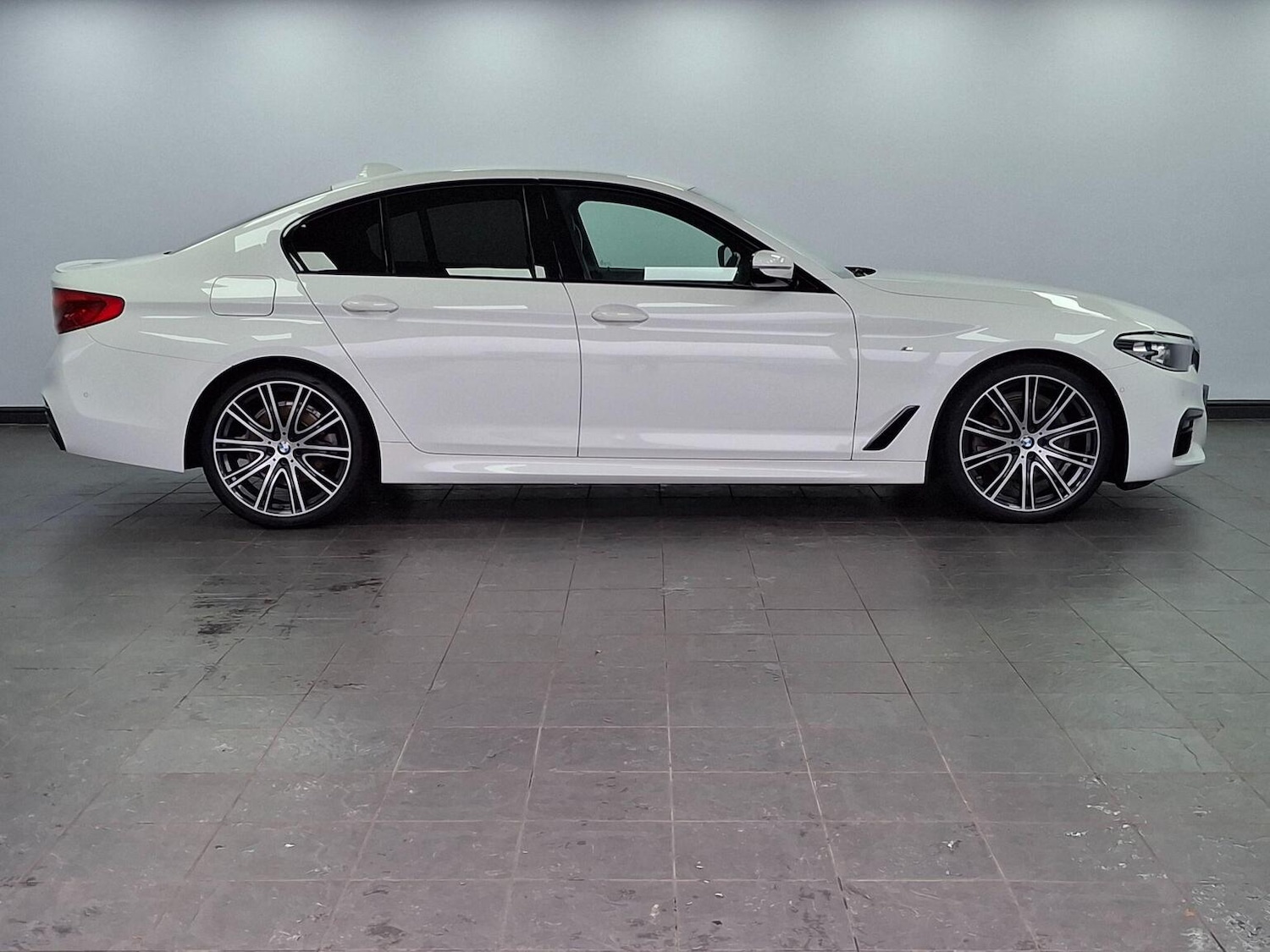 Used BMW 5 Series 2020 for sale - 76560064: Photo 2