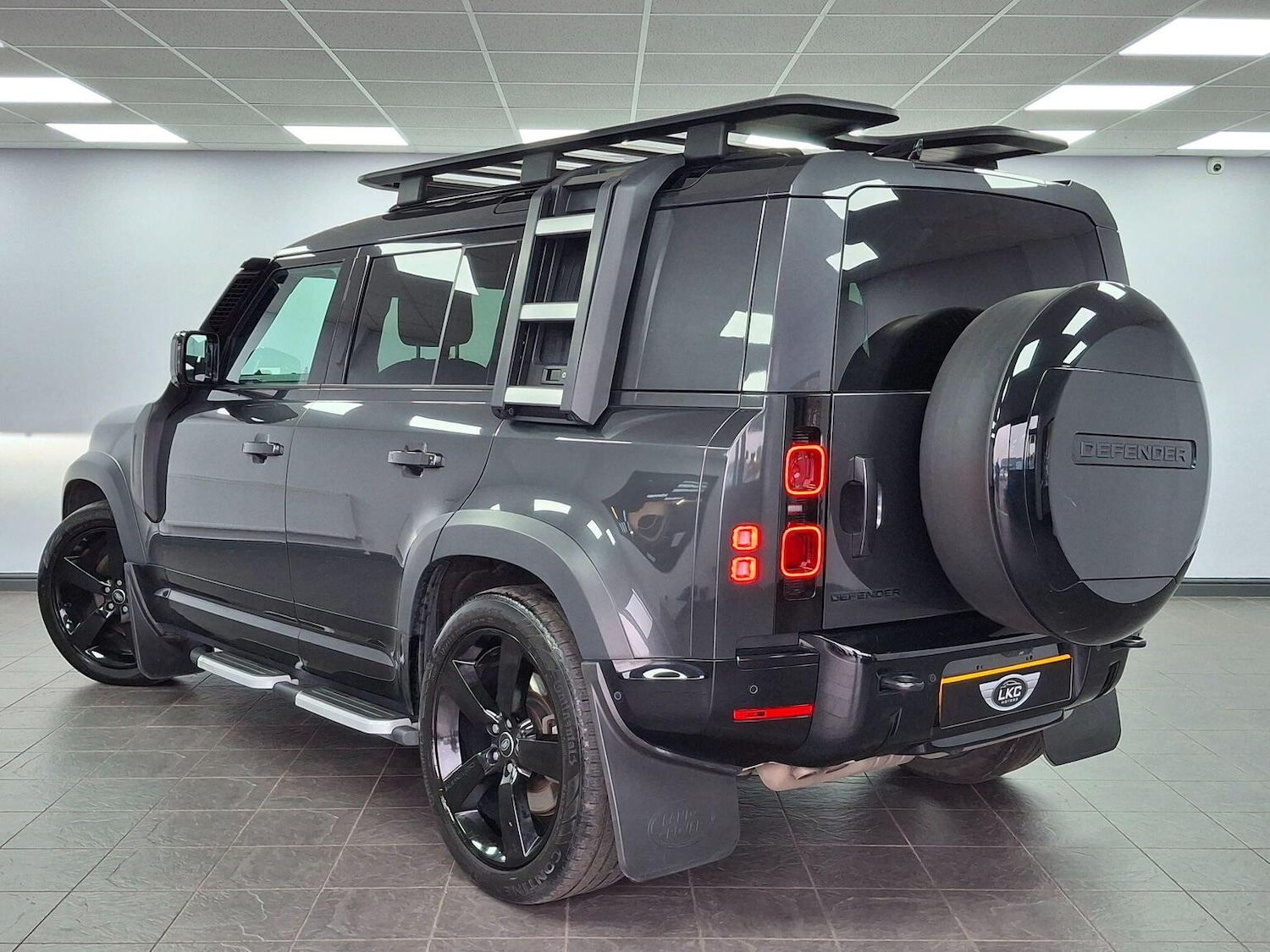 Used Land Rover Defender 2023 for sale - 77781813: Photo 12