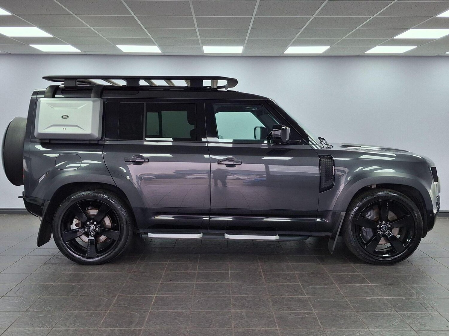 Used Land Rover Defender 2023 for sale - 77781813: Photo 50