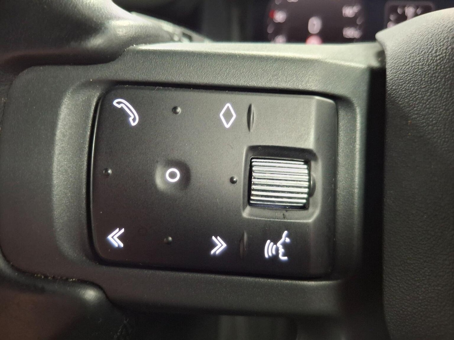 Used Land Rover Defender 2023 for sale - 77781813: Photo 9