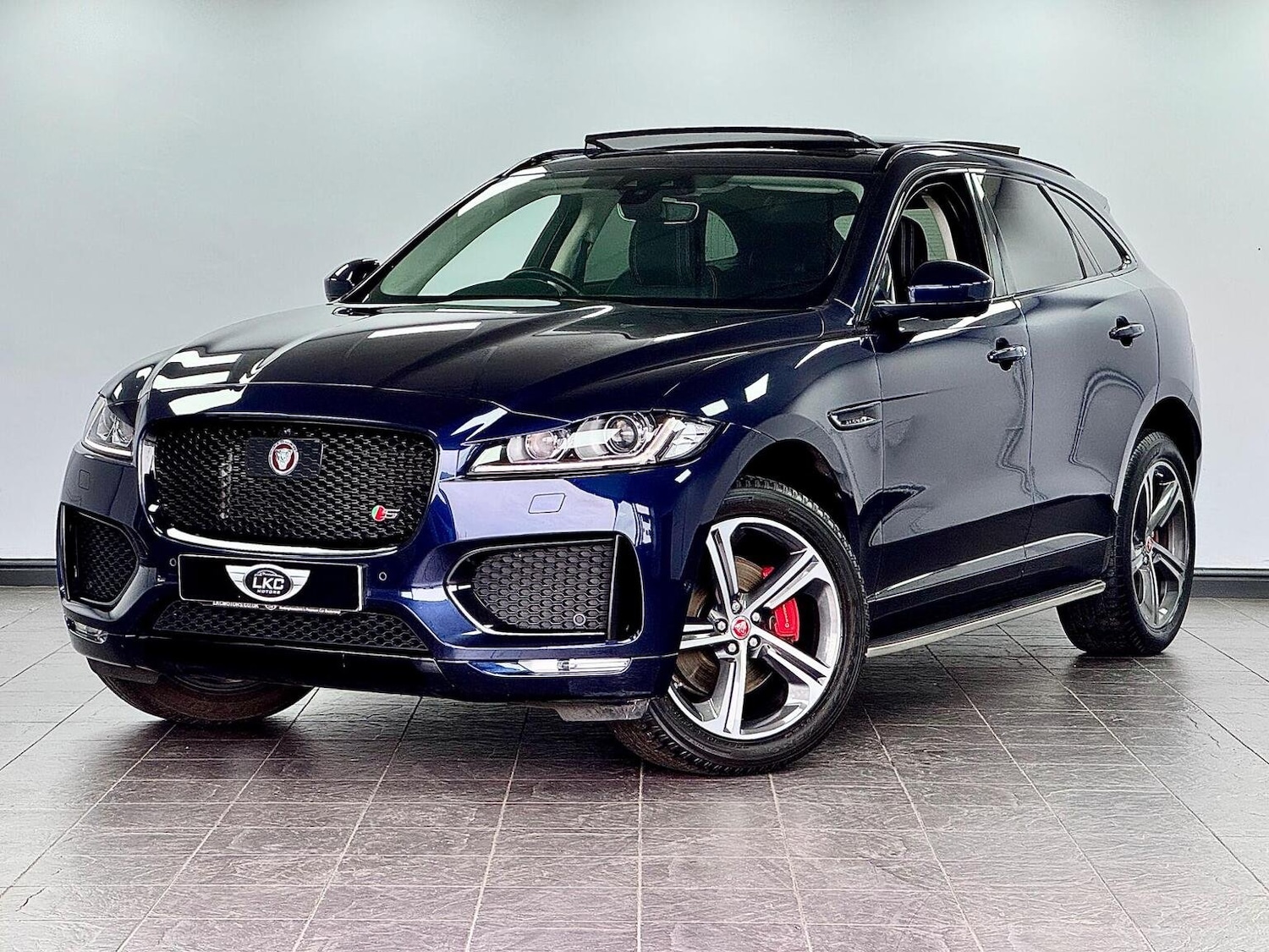 Used Jaguar F-Pace 2018 for sale - 76313891: Photo 1