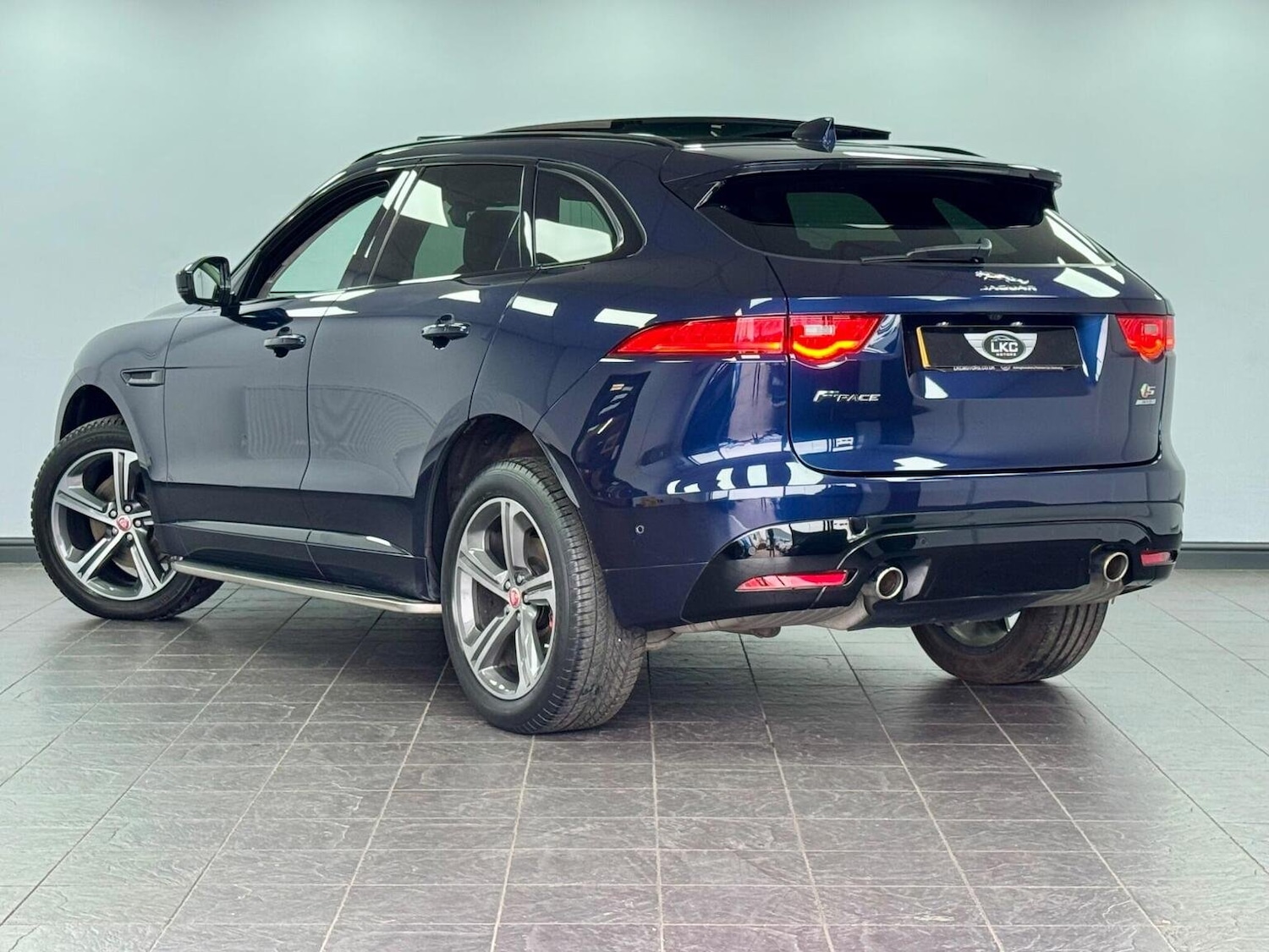 Used Jaguar F-Pace 2018 for sale - 76313891: Photo 12