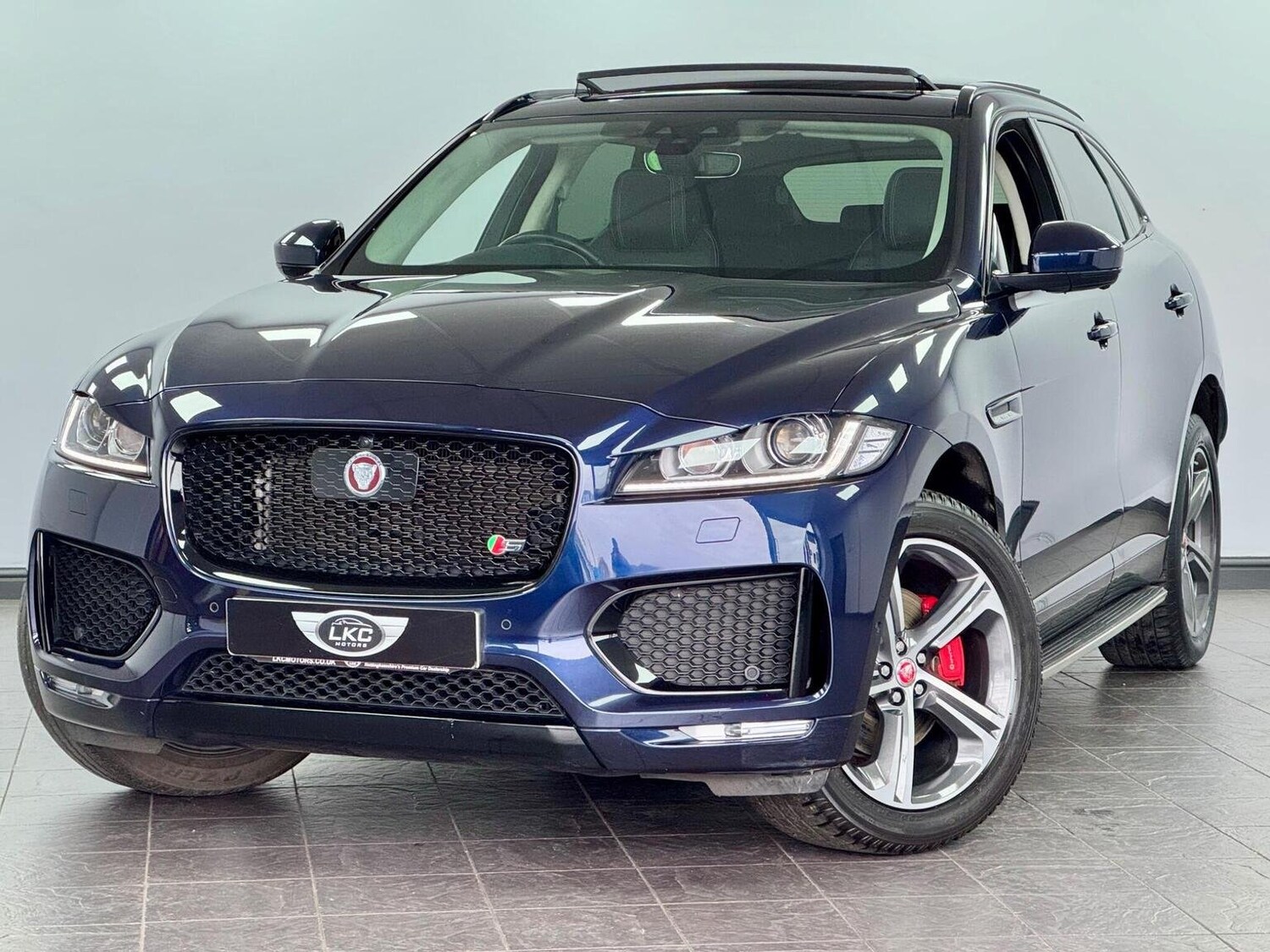Used Jaguar F-Pace 2018 for sale - 76313891: Photo 16