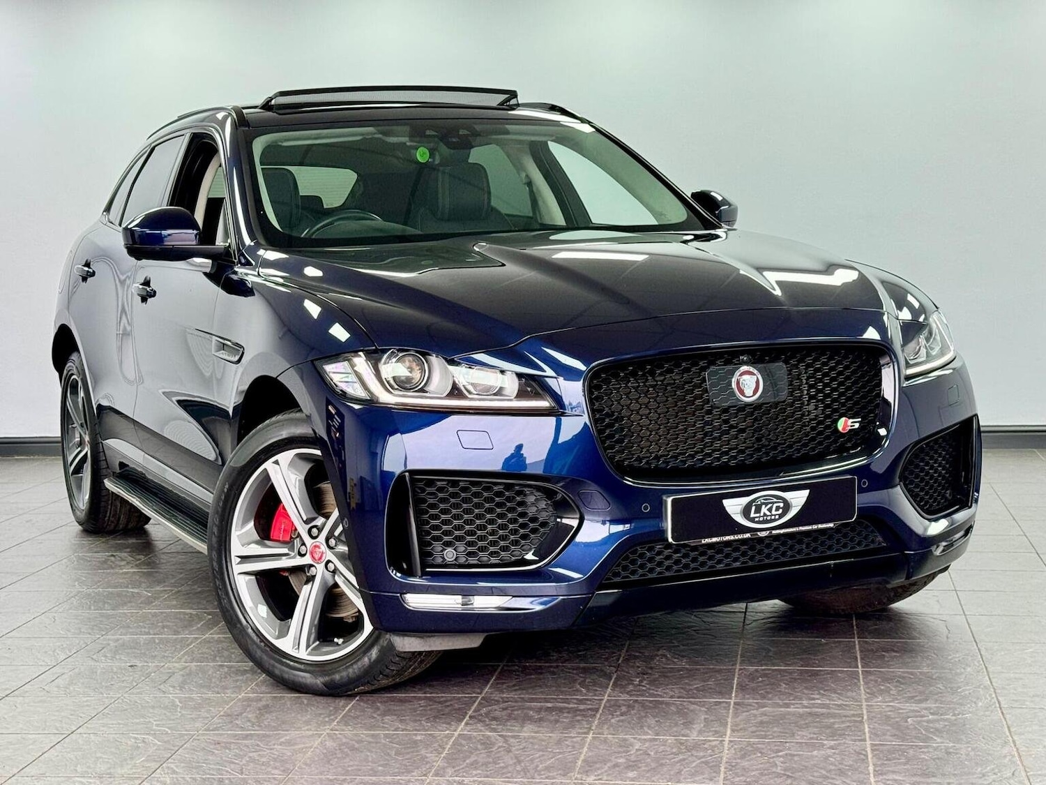 Used Jaguar F-Pace 2018 for sale - 76313891: Photo 19