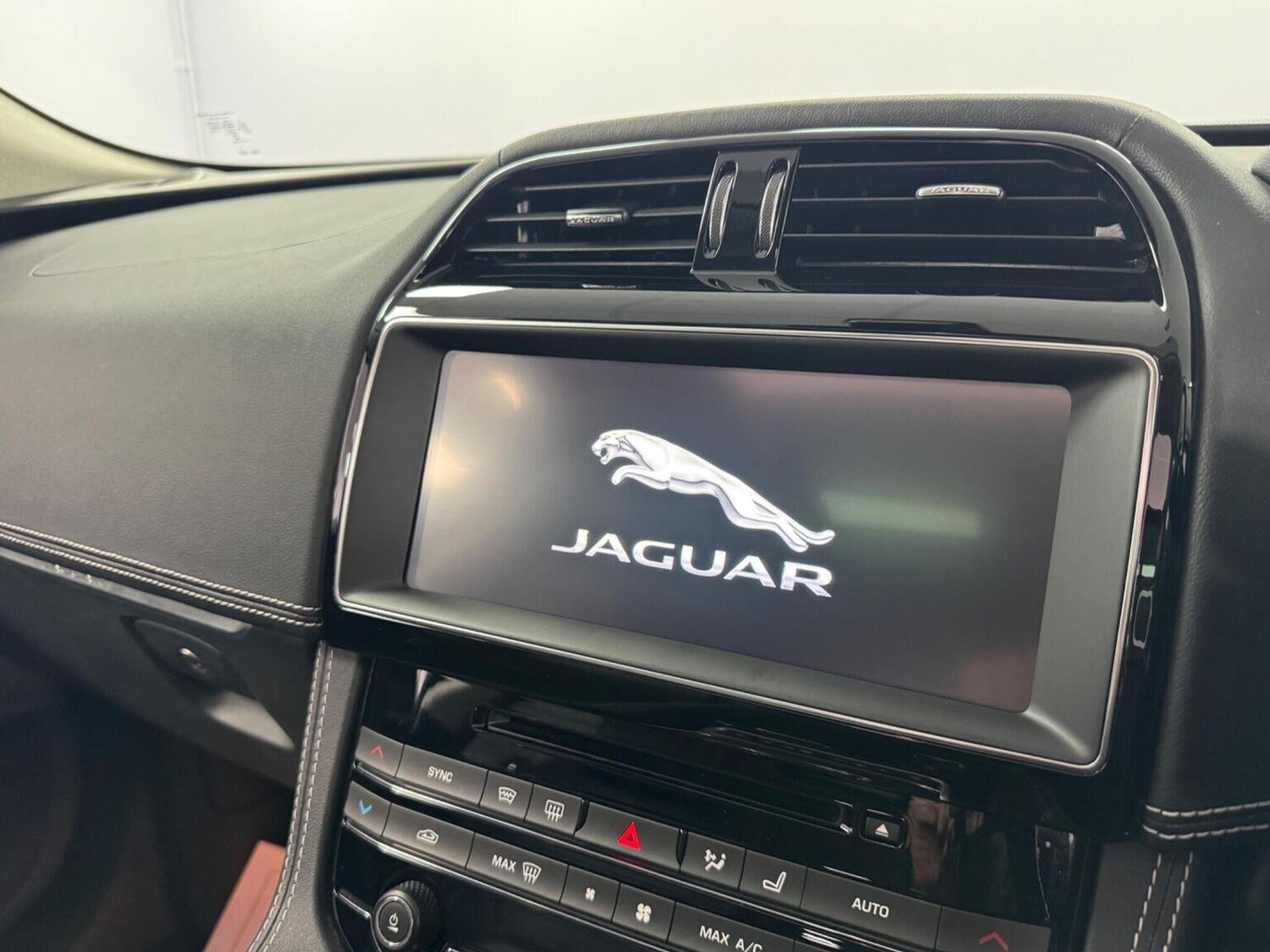 Used Jaguar F-Pace 2018 for sale - 76313891: Photo 27