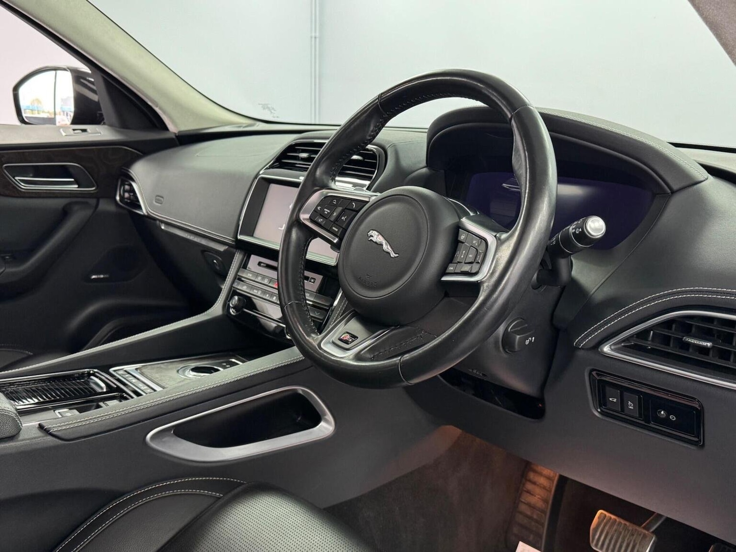 Used Jaguar F-Pace 2018 for sale - 76313891: Photo 41