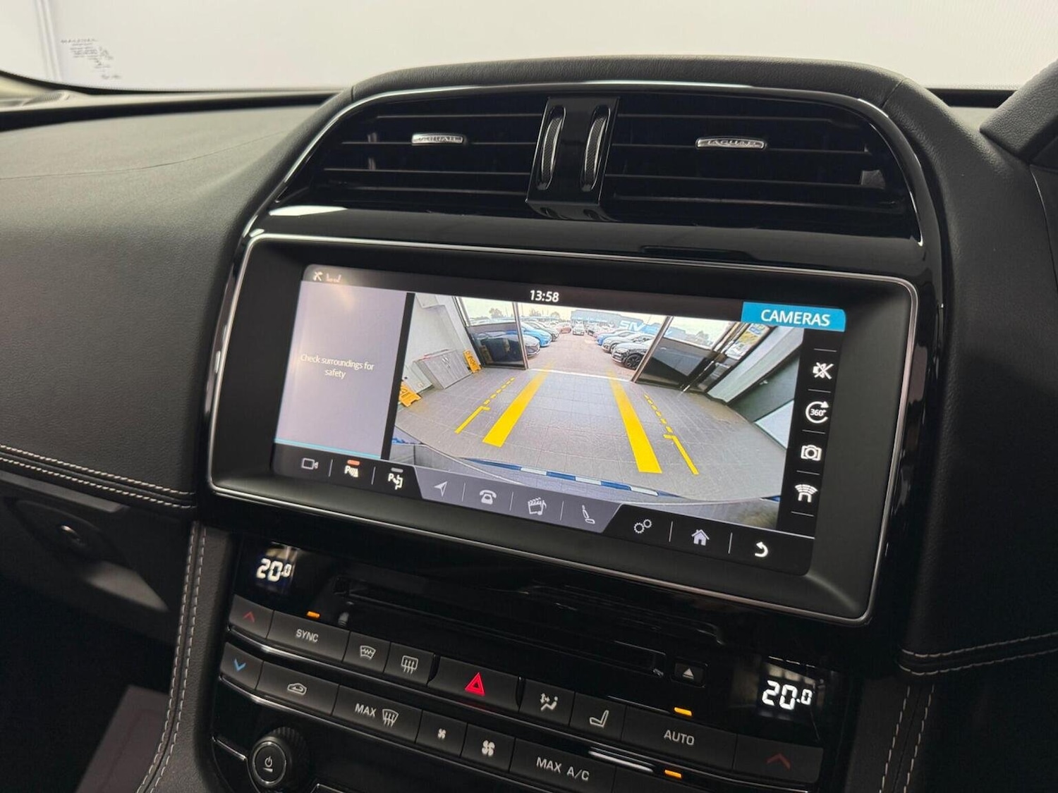 Used Jaguar F-Pace 2018 for sale - 76313891: Photo 7