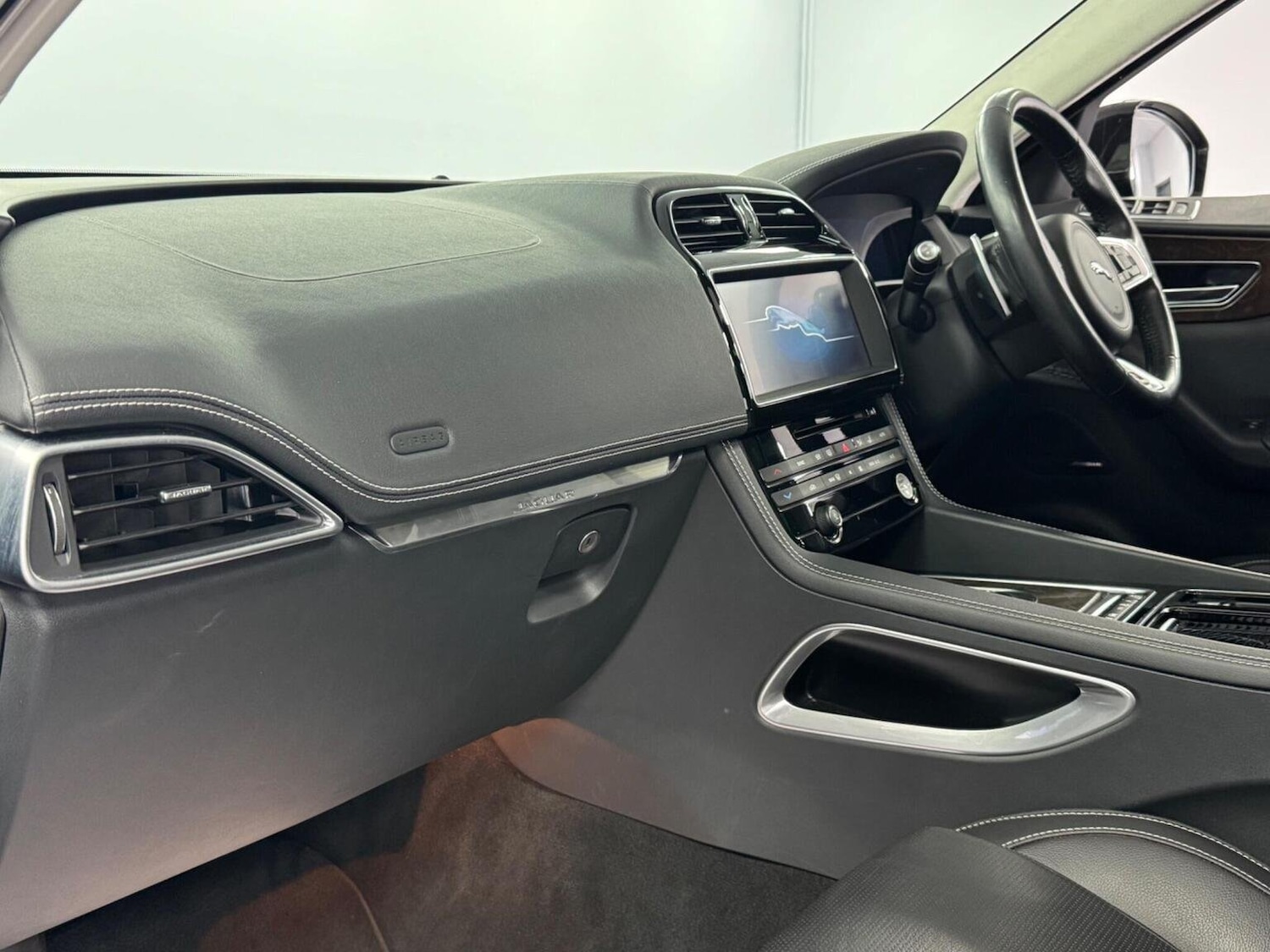 Used Jaguar F-Pace 2018 for sale - 76313891: Photo 8