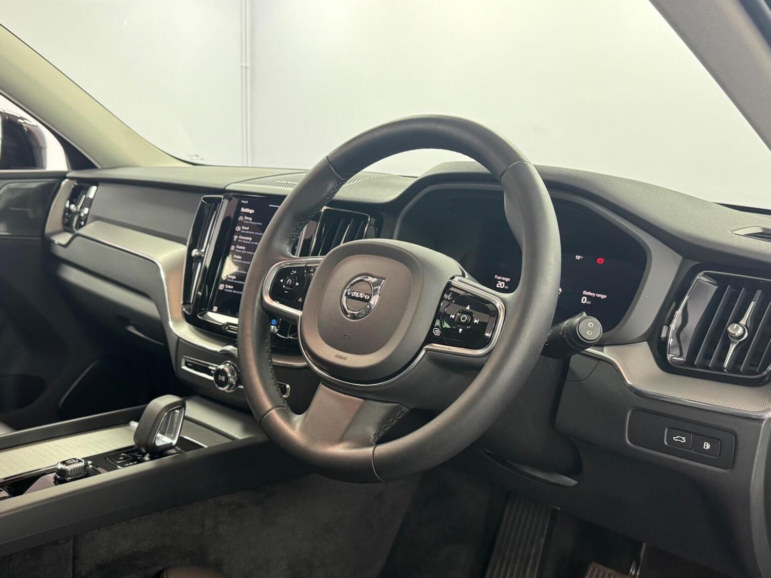 Used Volvo XC60 2024 for sale - 76430986: Photo 4