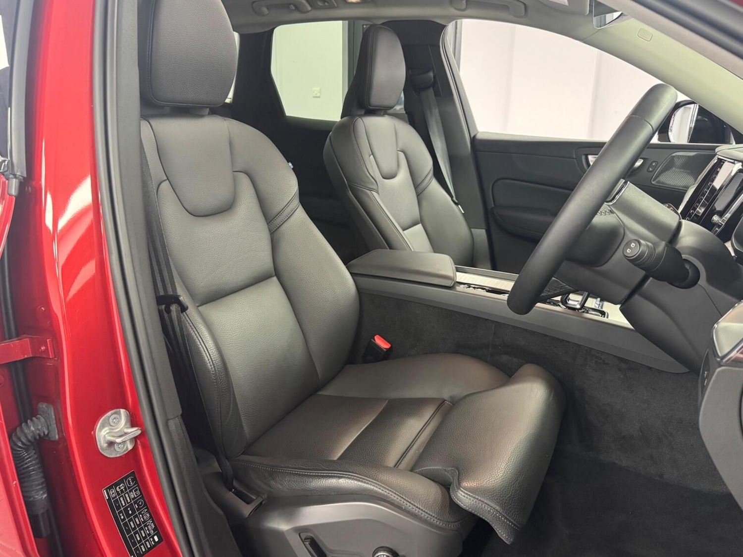 Used Volvo XC60 2024 for sale - 76430986: Photo 5