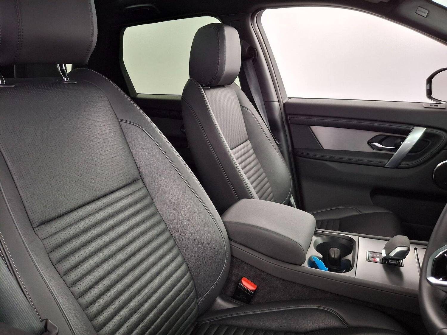 Used Land Rover Discovery Sport 2023 for sale - 76313923: Photo 5