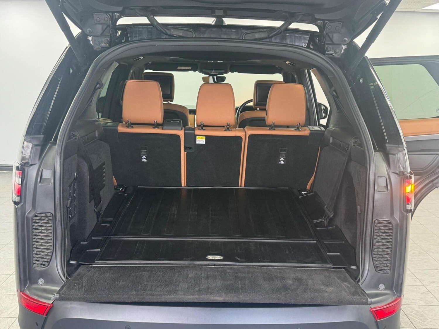 Used Land Rover Discovery 2020 for sale - 76369242: Photo 64