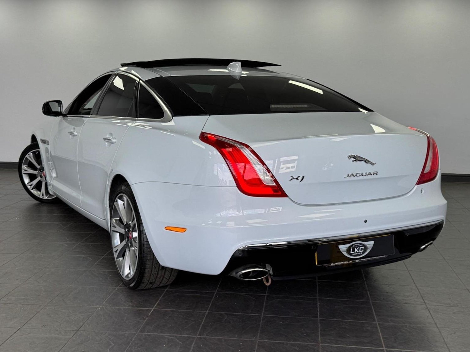 Used Jaguar XJ 2020 for sale - 76527387: Photo 11