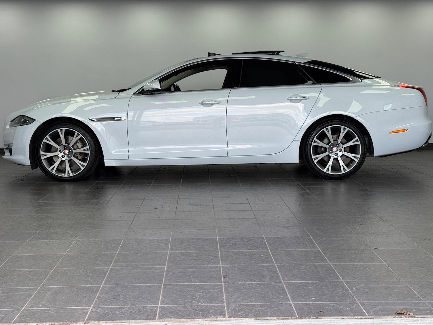 Used Jaguar XJ 2020 for sale - 76527387: Photo 15