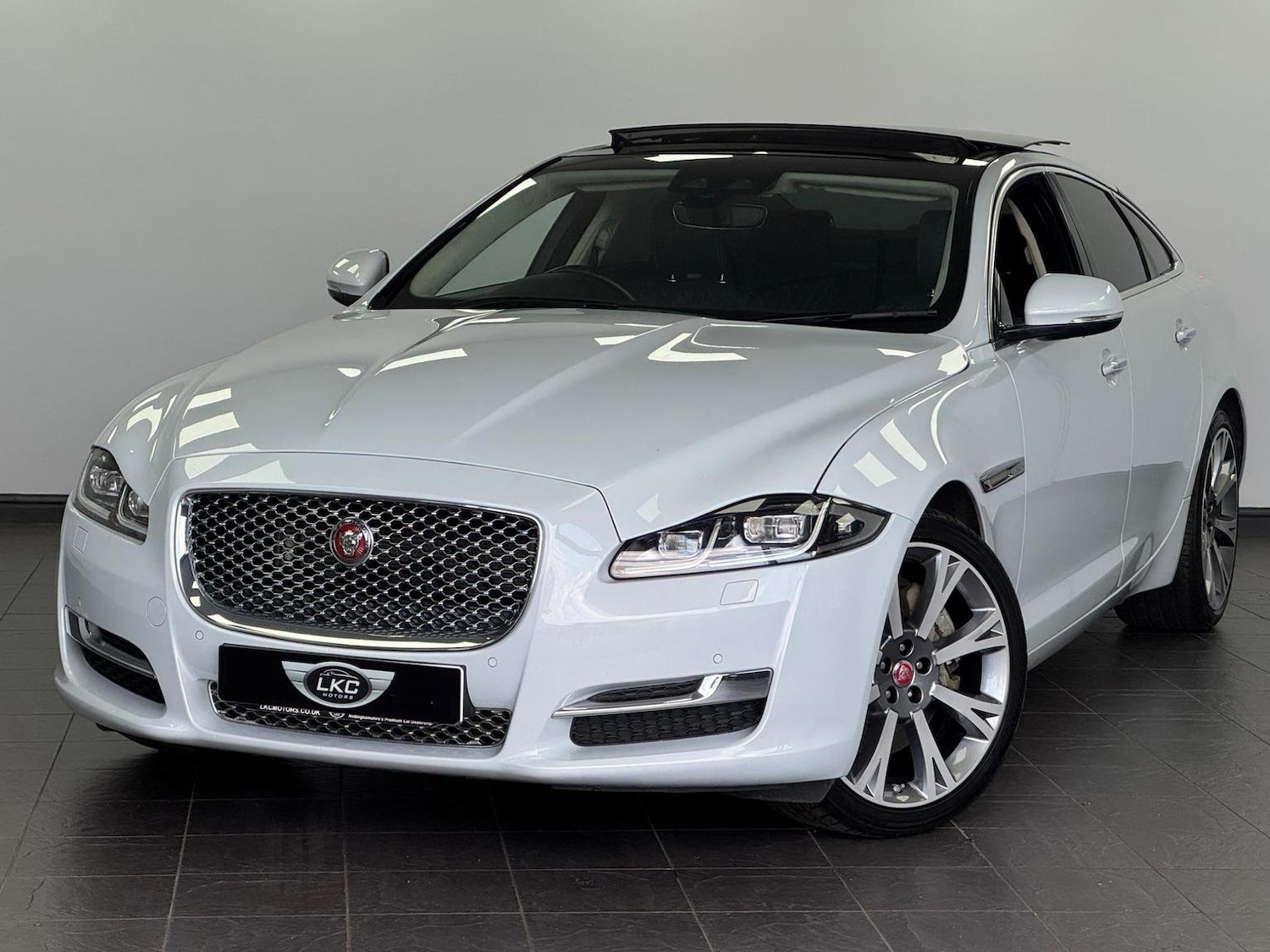 Used Jaguar XJ 2020 for sale - 76527387: Photo 18