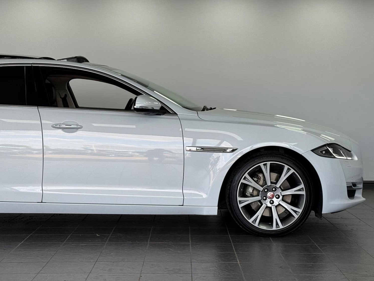 Used Jaguar XJ 2020 for sale - 76527387: Photo 25