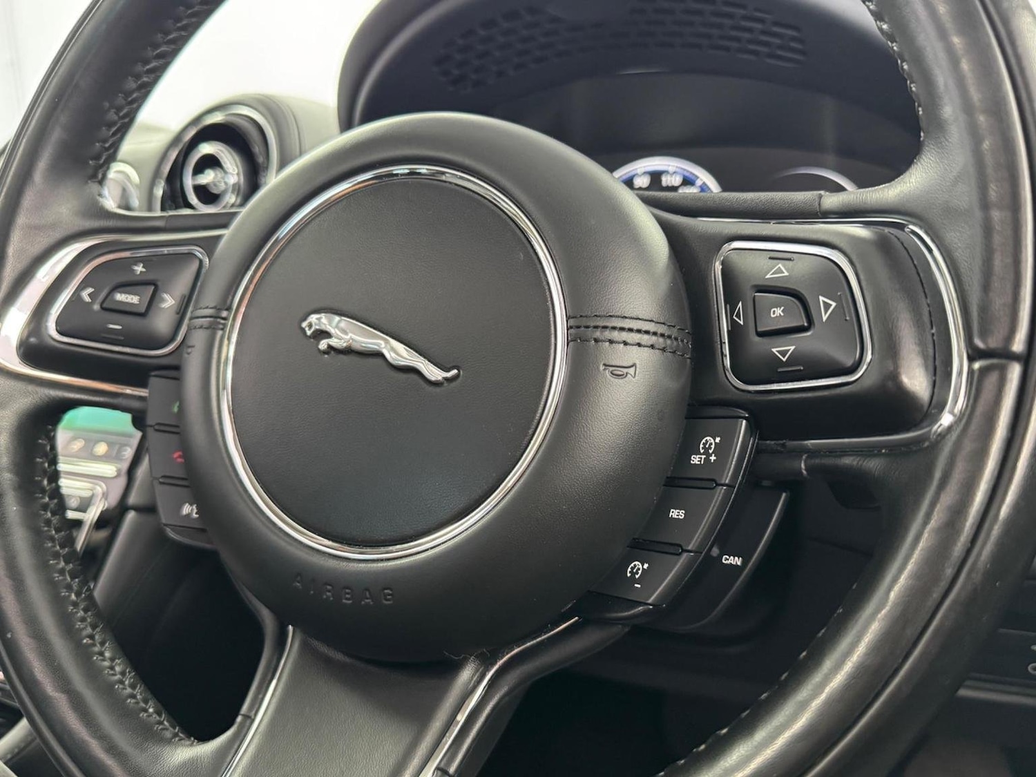 Used Jaguar XJ 2020 for sale - 76527387: Photo 29