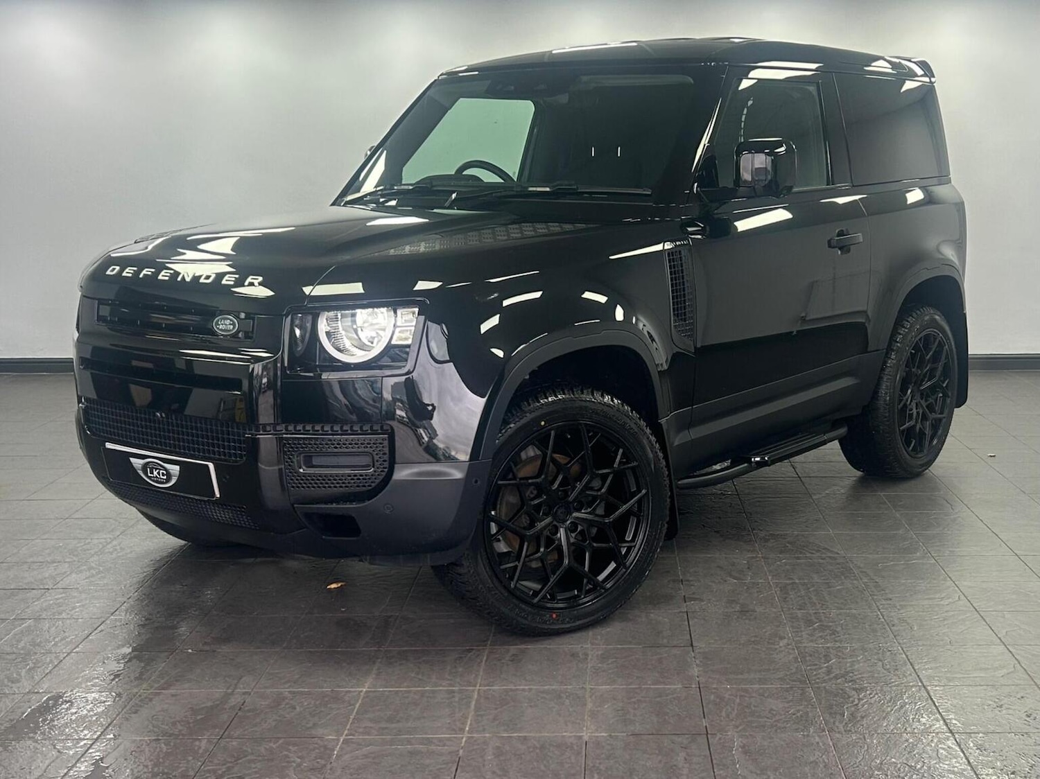 Used Land Rover Defender 90 2024 for sale - 76968585: Photo 1