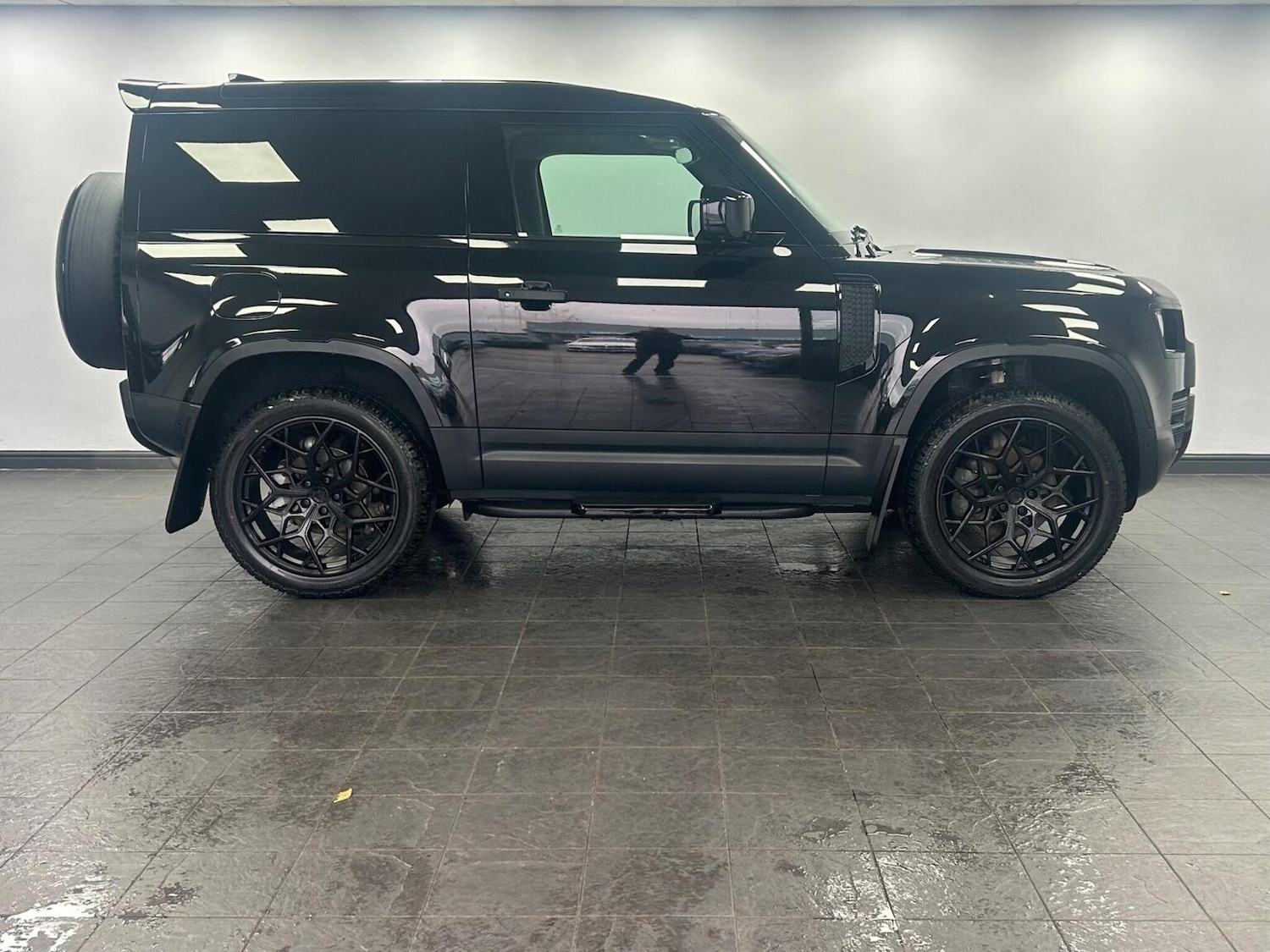 Used Land Rover Defender 90 2024 for sale - 76968585: Photo 13