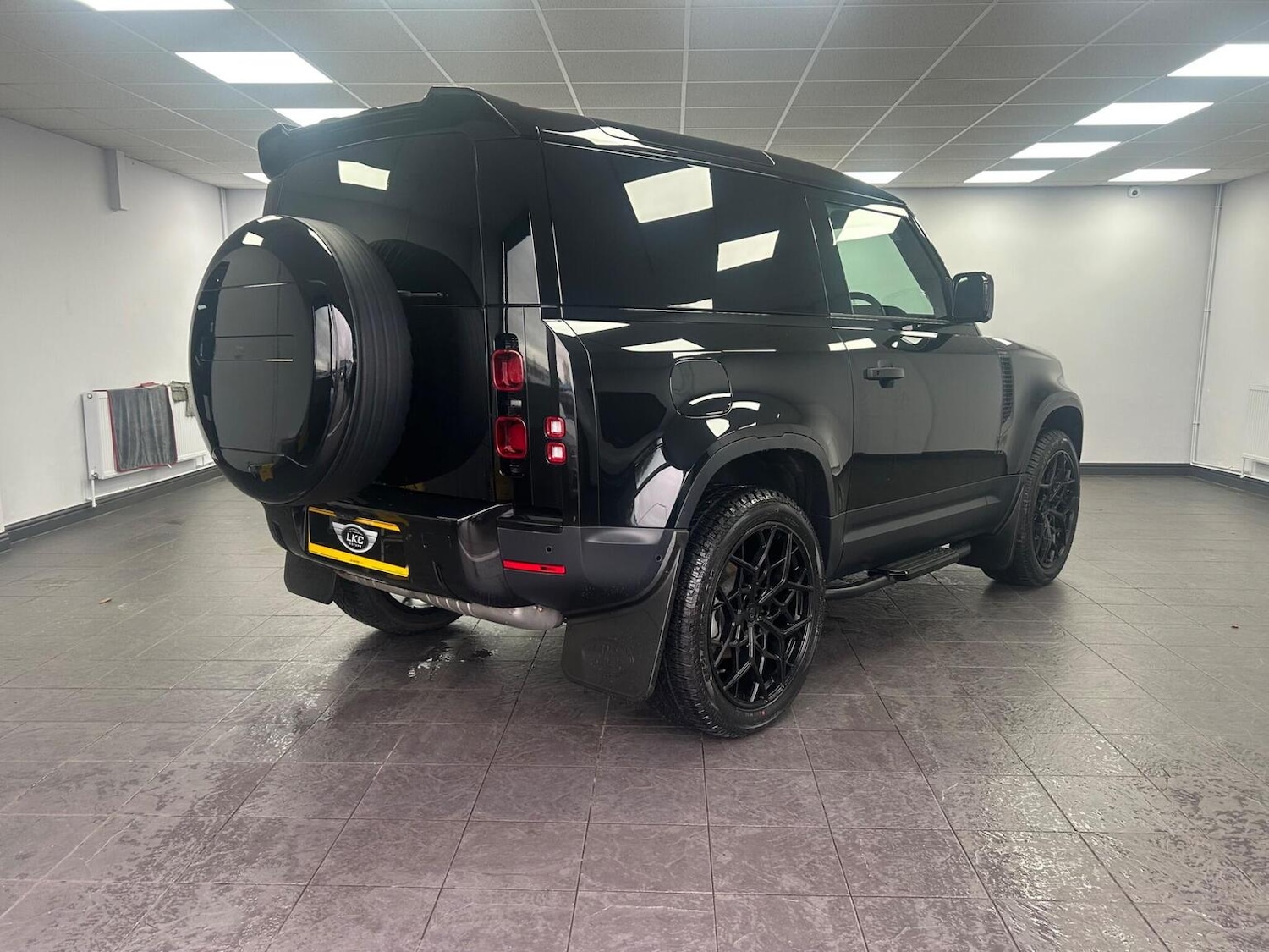 Used Land Rover Defender 90 2024 for sale - 76968585: Photo 14