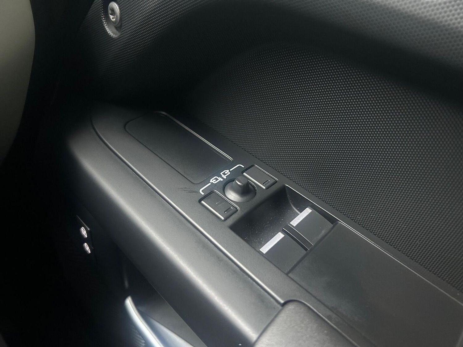 Used Land Rover Defender 90 2024 for sale - 76968585: Photo 16