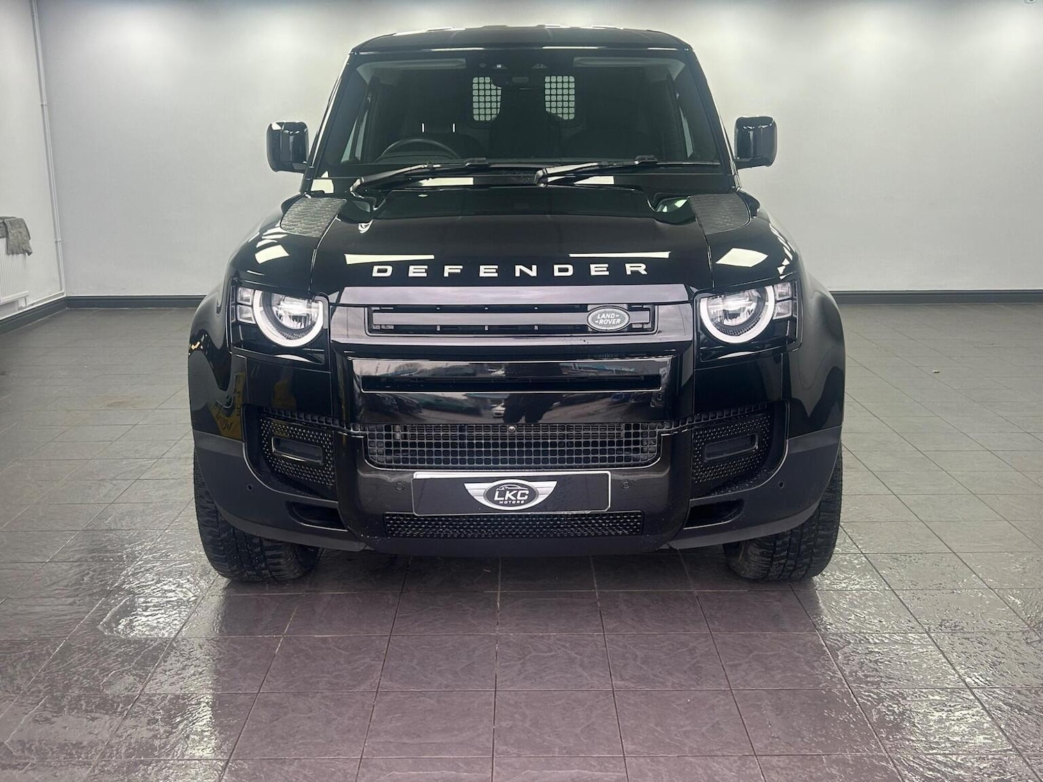 Used Land Rover Defender 90 2024 for sale - 76968585: Photo 2