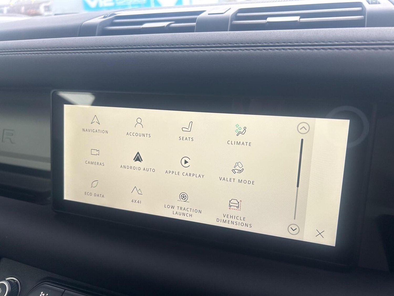 Used Land Rover Defender 90 2024 for sale - 76968585: Photo 27