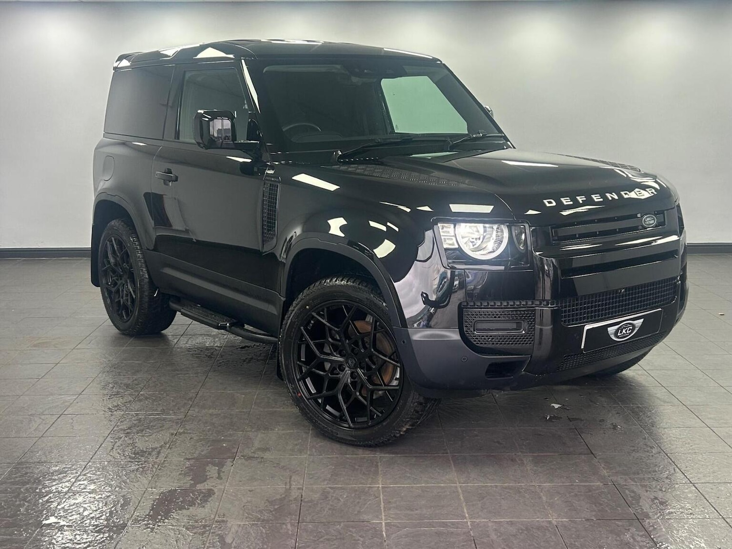 Used Land Rover Defender 90 2024 for sale - 76968585: Photo 3