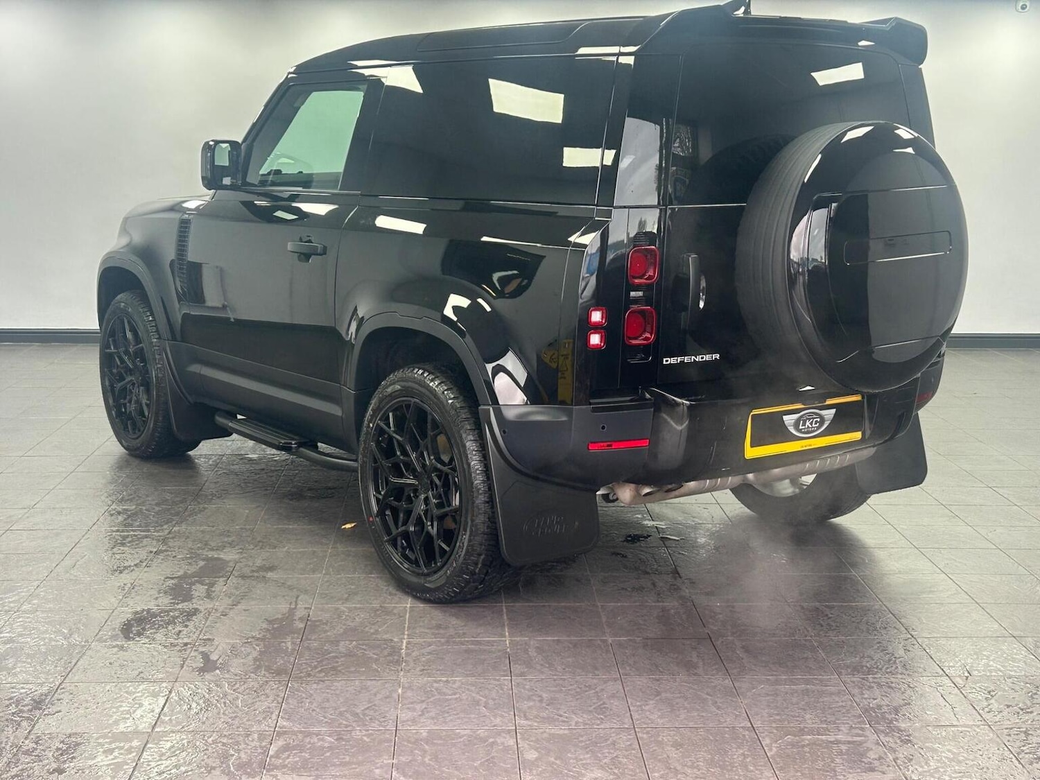 Used Land Rover Defender 90 2024 for sale - 76968585: Photo 5