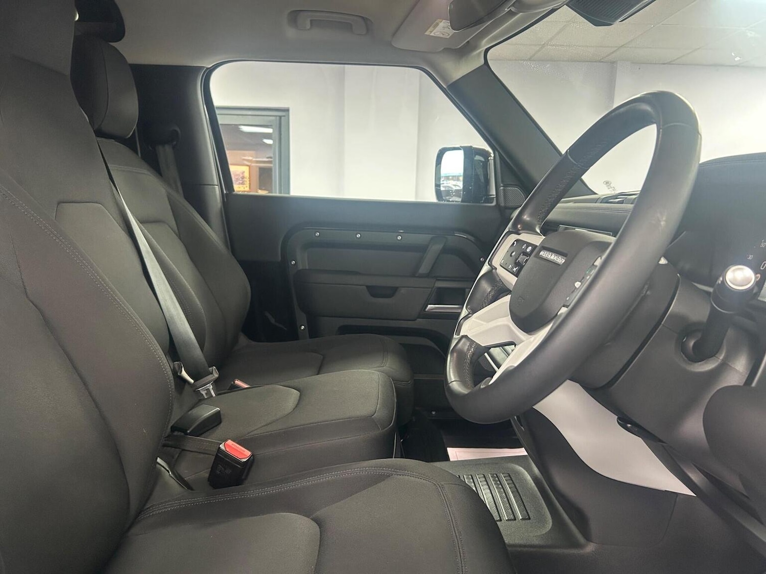 Used Land Rover Defender 90 2024 for sale - 76968585: Photo 6