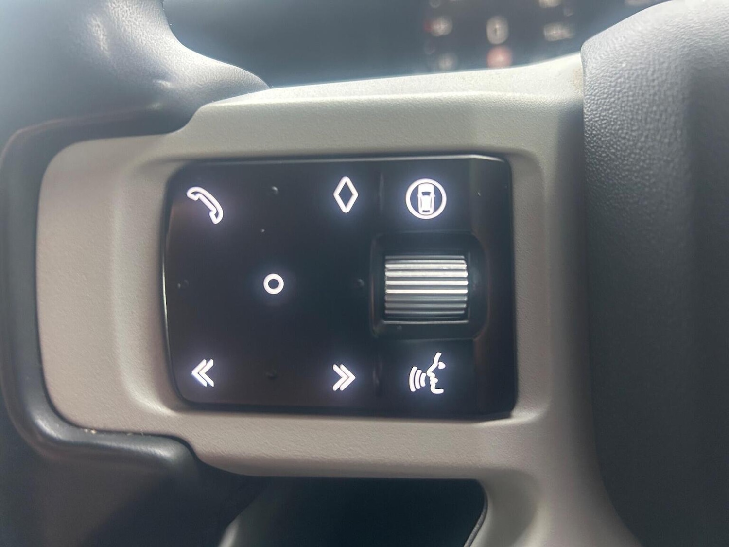 Used Land Rover Defender 90 2024 for sale - 76968585: Photo 8