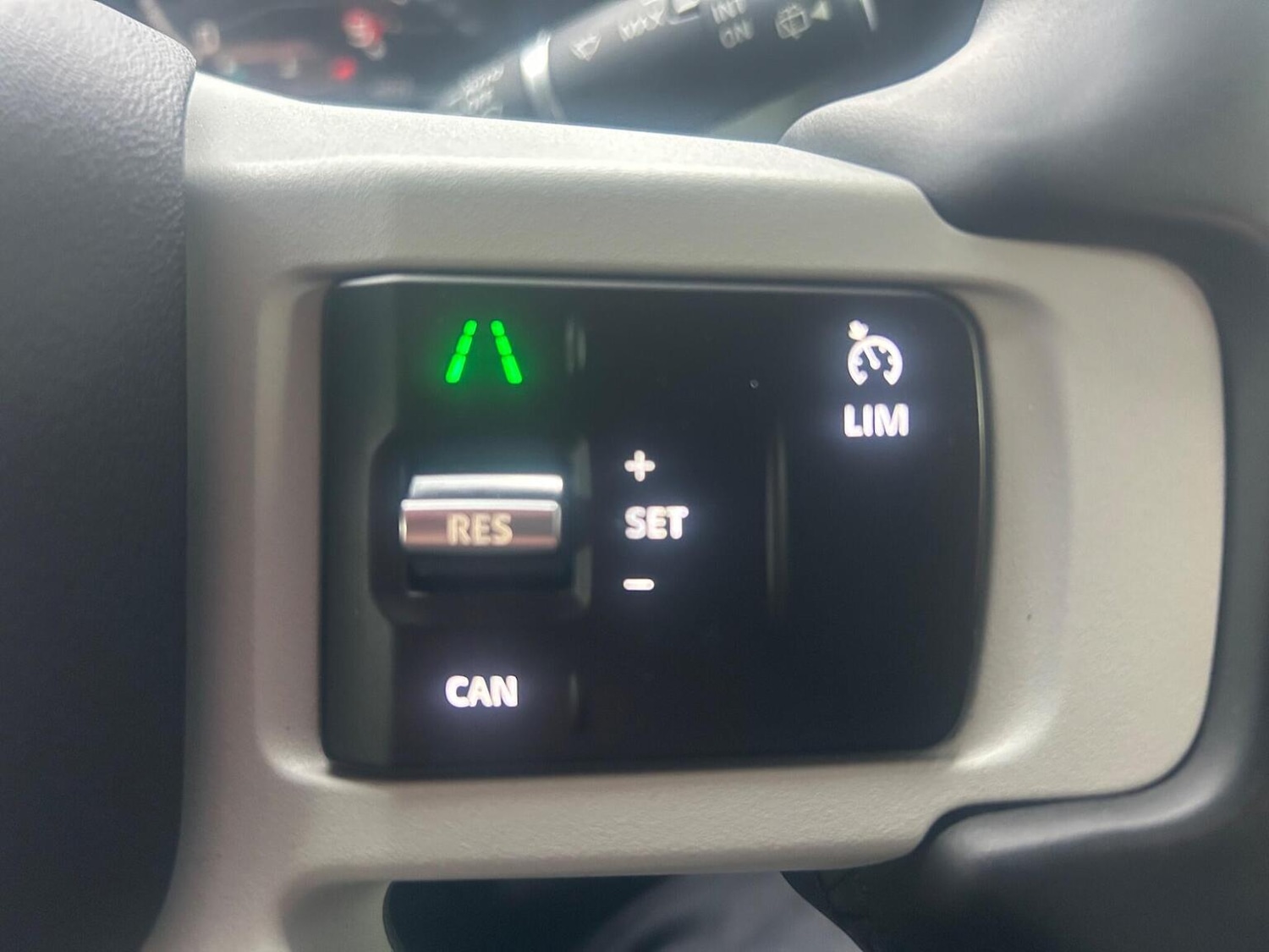 Used Land Rover Defender 90 2024 for sale - 76968585: Photo 9