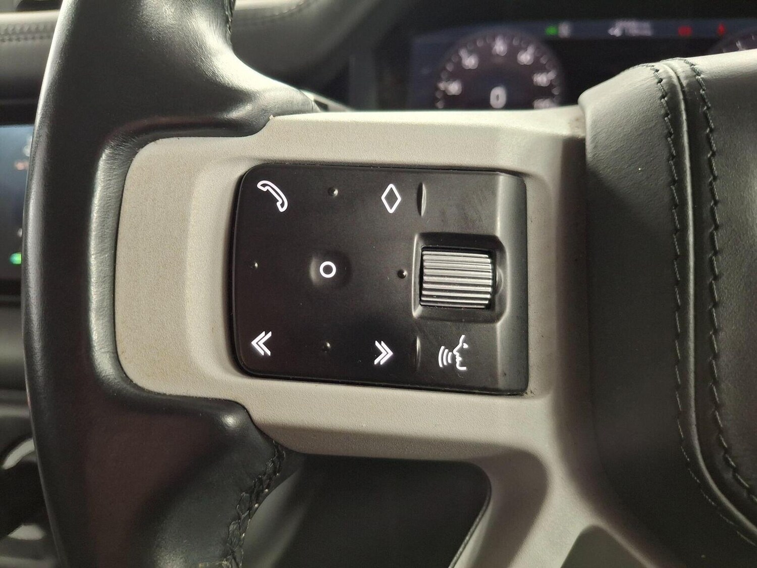 Used Land Rover Defender 2020 for sale - 78219556: Photo 10