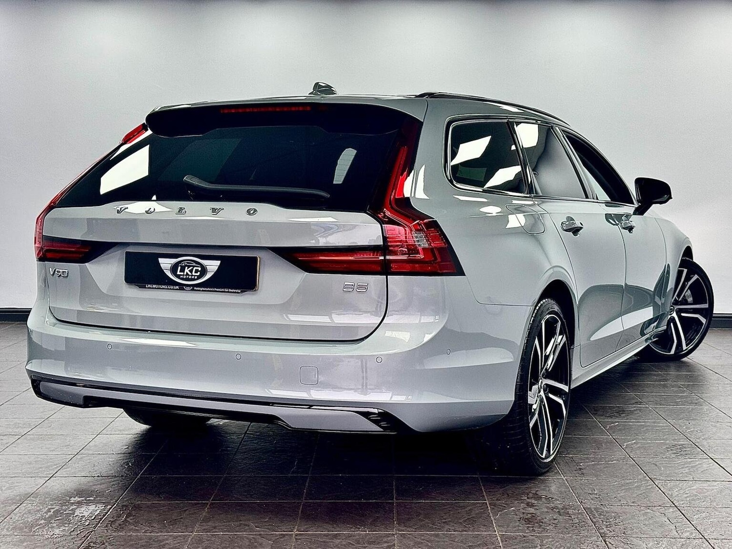 Used Volvo V90 2023 for sale - 76093704: Photo 2