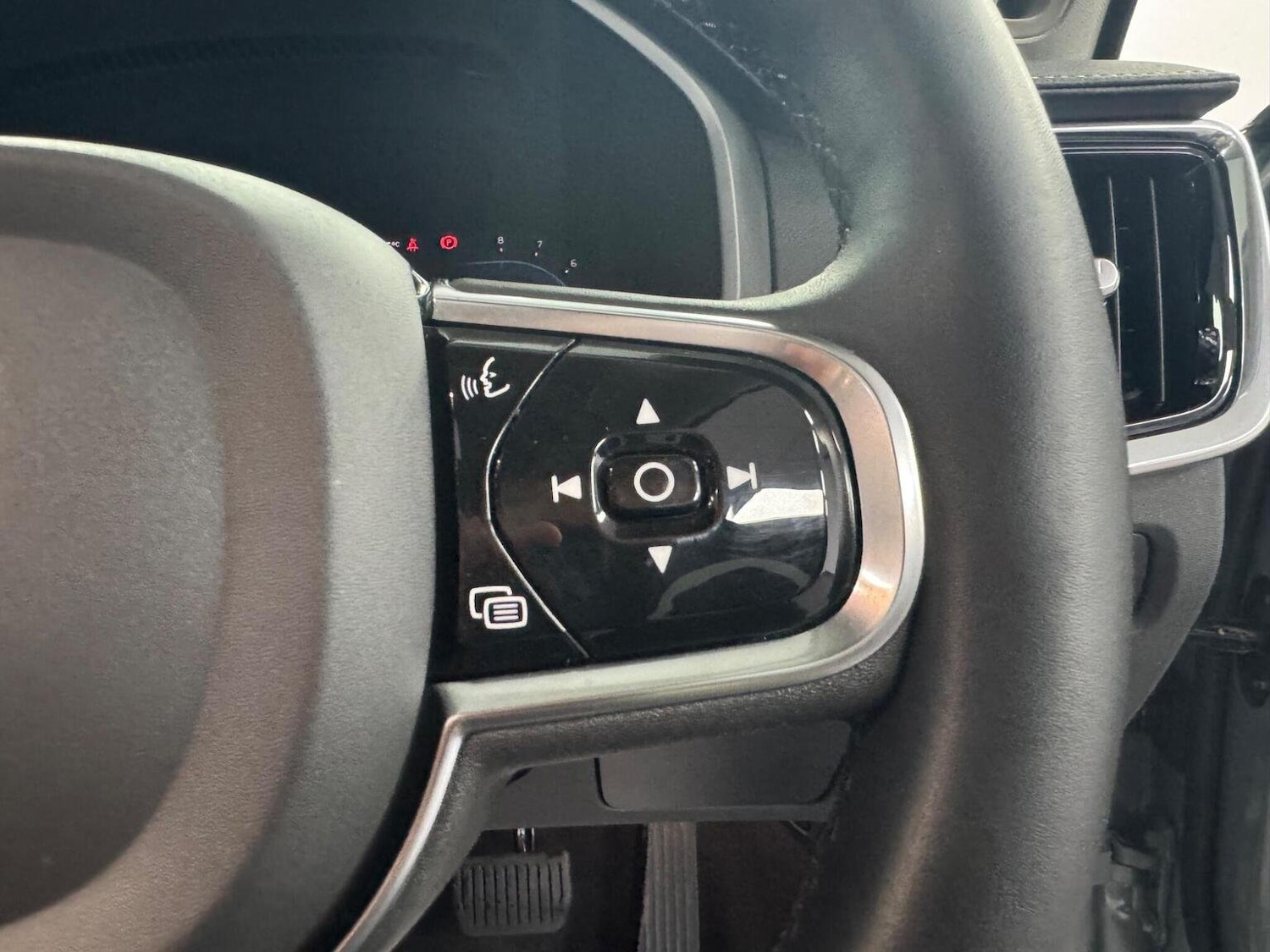 Used Volvo V90 2023 for sale - 76093704: Photo 41