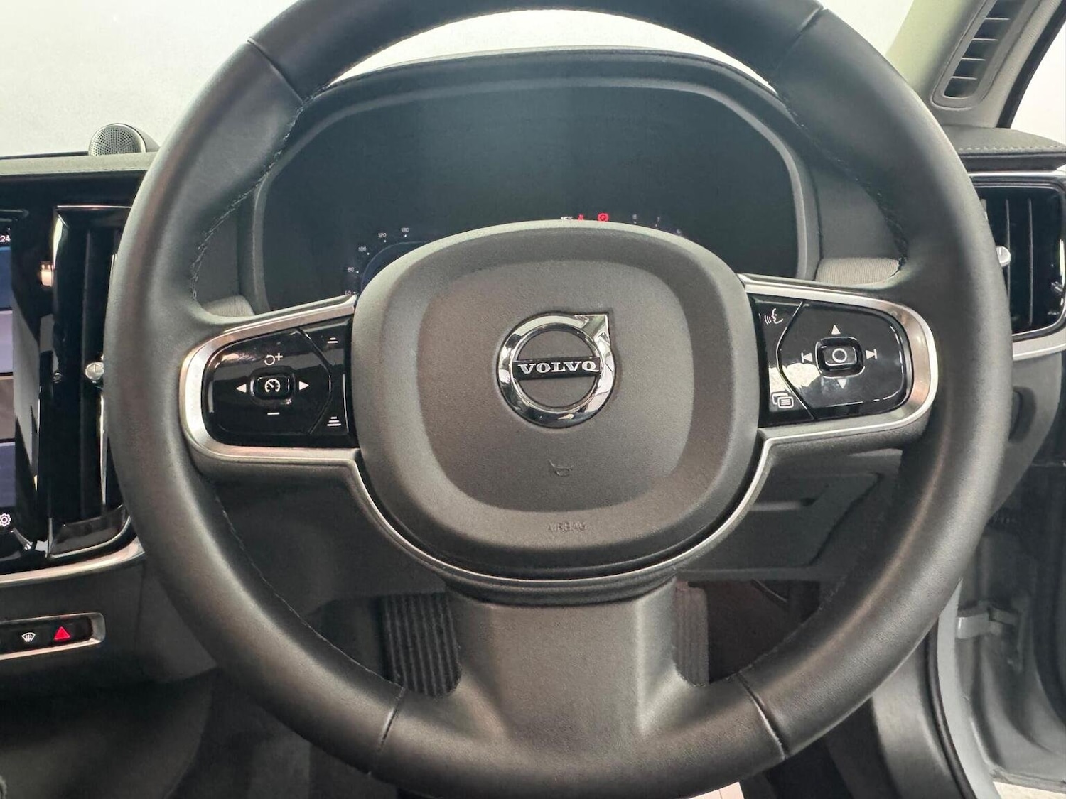 Used Volvo V90 2023 for sale - 76093704: Photo 42