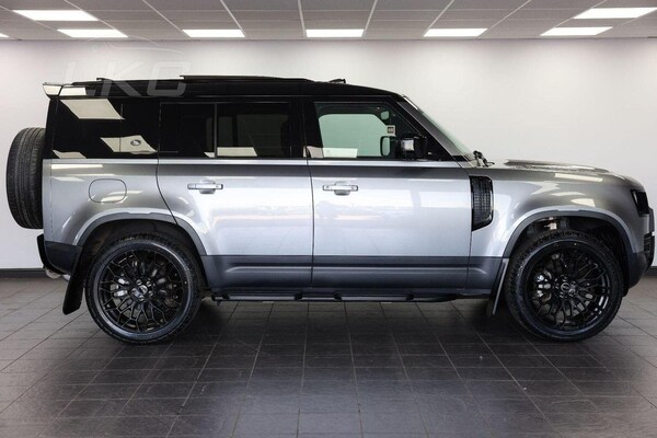 Used Land Rover Defender 110 2024 for sale - 76107221: Photo 11