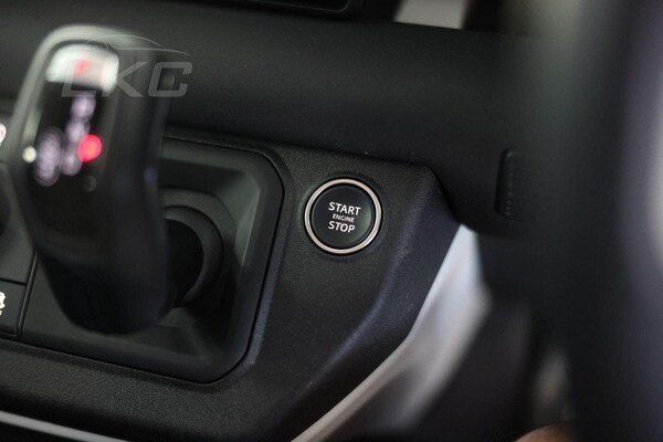 Used Land Rover Defender 110 2024 for sale - 76107221: Photo 27