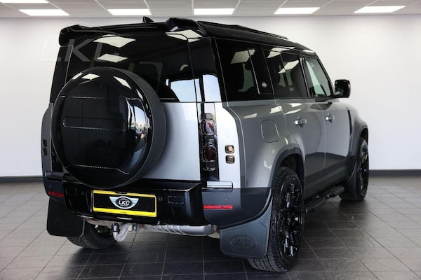Used Land Rover Defender 110 2024 for sale - 76107221: Photo 2