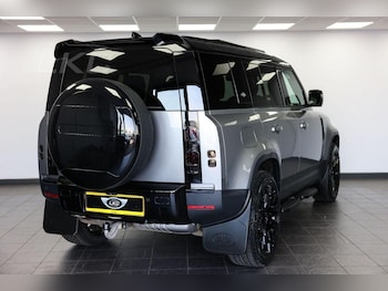 Used Land Rover Defender 110 2024 for sale - 76107221: Photo 2