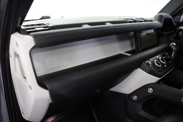 Used Land Rover Defender 110 2024 for sale - 76107221: Photo 35